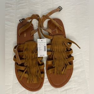 Maurices sandals size 8.